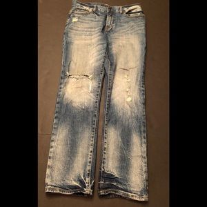 Men’s distressed skinny jeans.